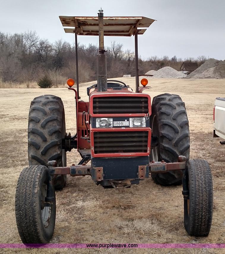 image for item L6118 Case 585 tractor