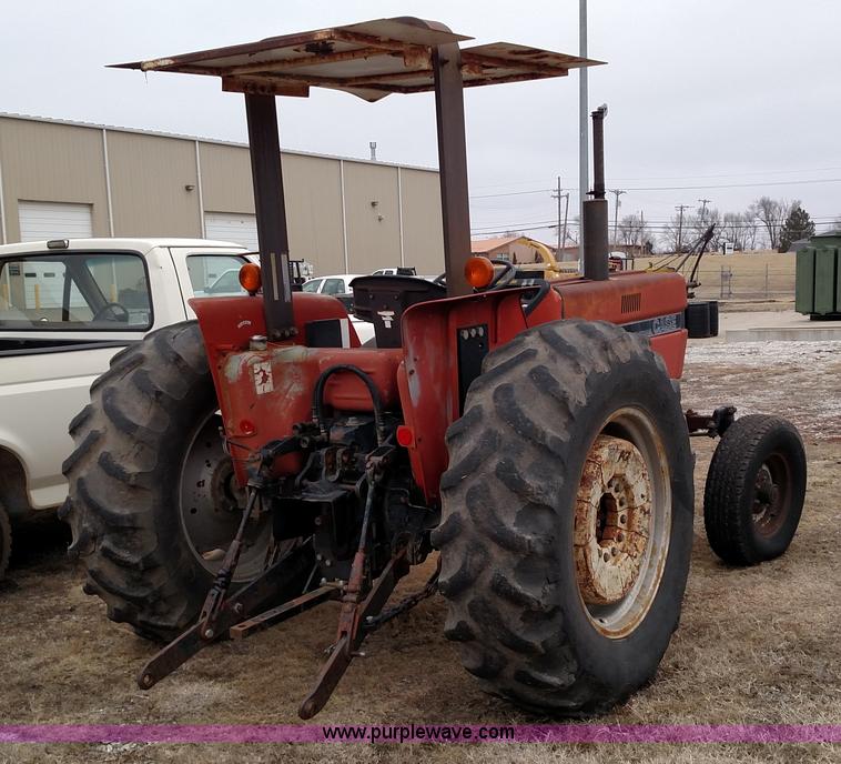 image for item L6118 Case 585 tractor