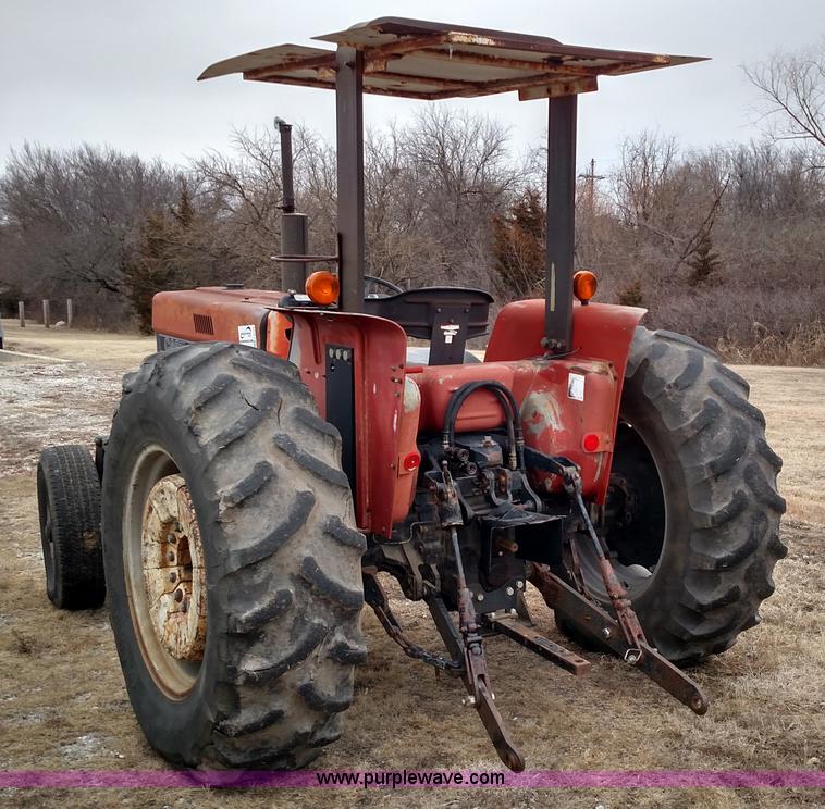 image for item L6118 Case 585 tractor