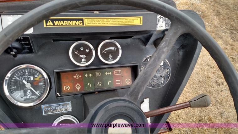 image for item L6118 Case 585 tractor