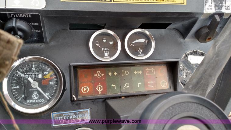 image for item L6118 Case 585 tractor