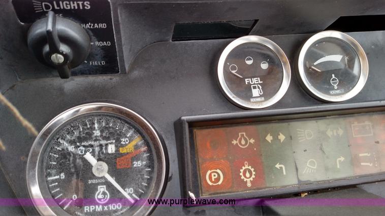 image for item L6118 Case 585 tractor