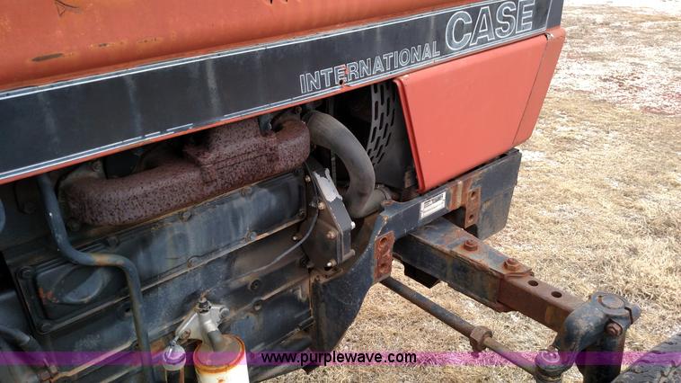 image for item L6118 Case 585 tractor