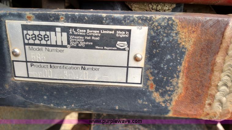 image for item L6118 Case 585 tractor
