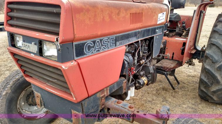 image for item L6118 Case 585 tractor