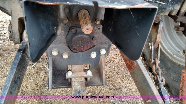 image for item L6118 Case 585 tractor