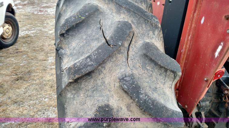 image for item L6118 Case 585 tractor