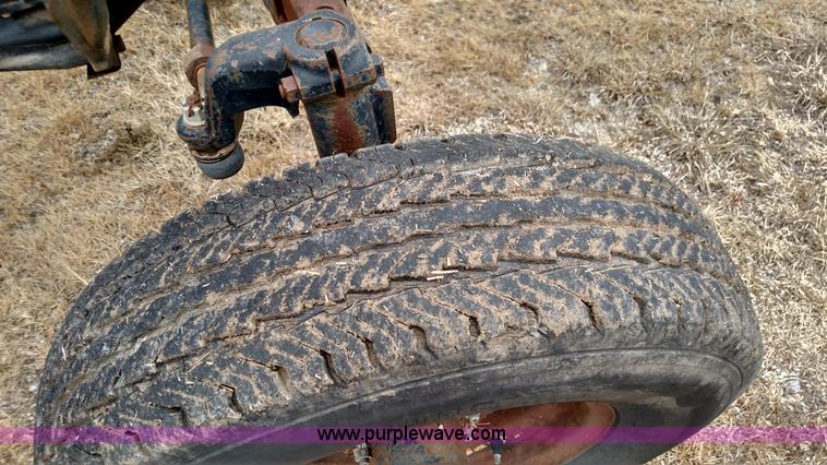 image for item L6118 Case 585 tractor