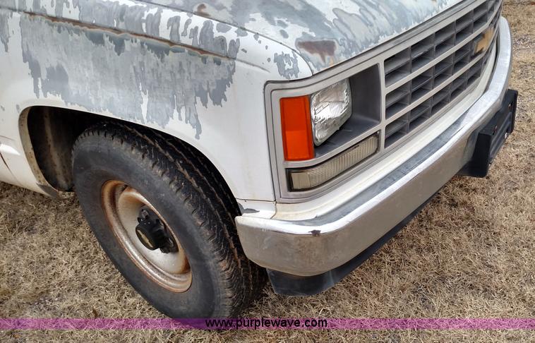 image for item L6121 1991 Chevrolet 2500 pickup truck