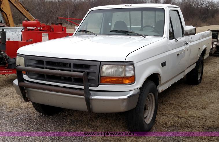 image for item L6124 1996 Ford F250 XL HD pickup truck