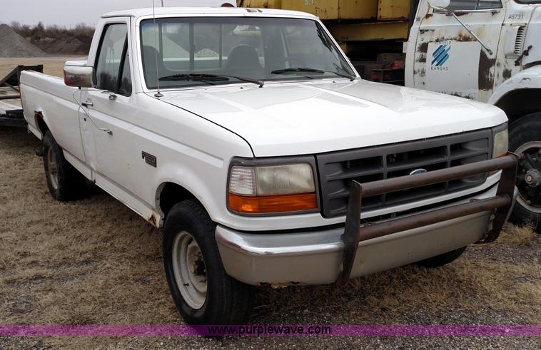 image for item L6124 1996 Ford F250 XL HD pickup truck