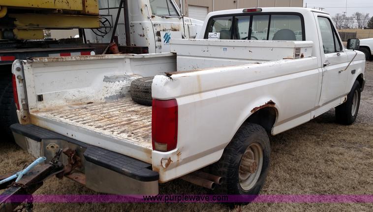 image for item L6124 1996 Ford F250 XL HD pickup truck