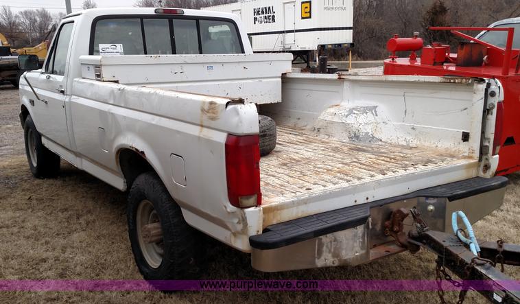image for item L6124 1996 Ford F250 XL HD pickup truck