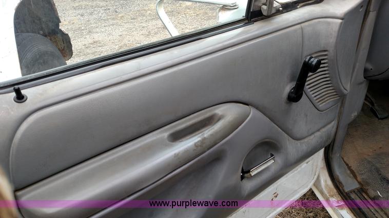 image for item L6124 1996 Ford F250 XL HD pickup truck