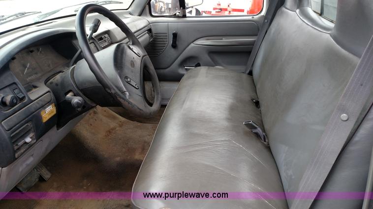 image for item L6124 1996 Ford F250 XL HD pickup truck