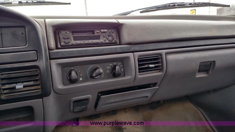 image for item L6124 1996 Ford F250 XL HD pickup truck