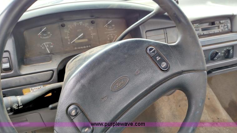 image for item L6124 1996 Ford F250 XL HD pickup truck
