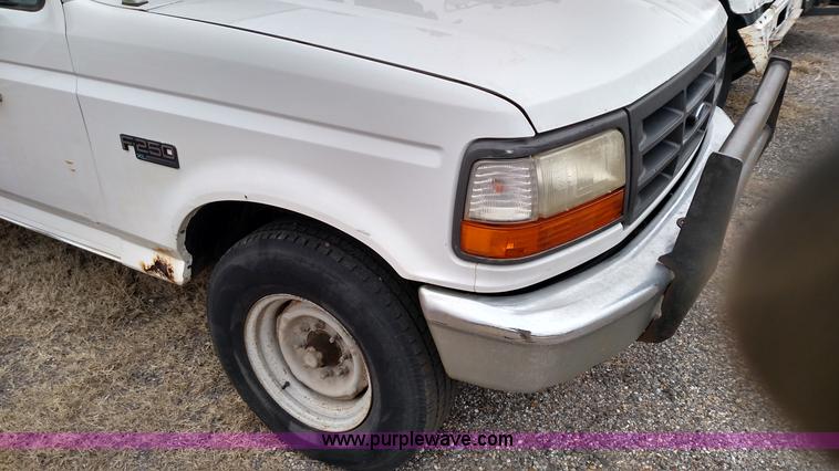 image for item L6124 1996 Ford F250 XL HD pickup truck