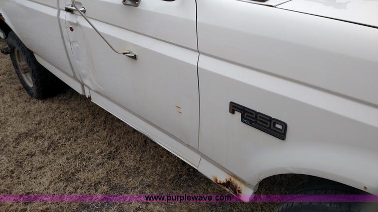 image for item L6124 1996 Ford F250 XL HD pickup truck
