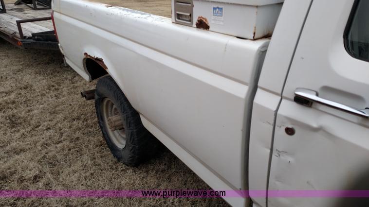 image for item L6124 1996 Ford F250 XL HD pickup truck