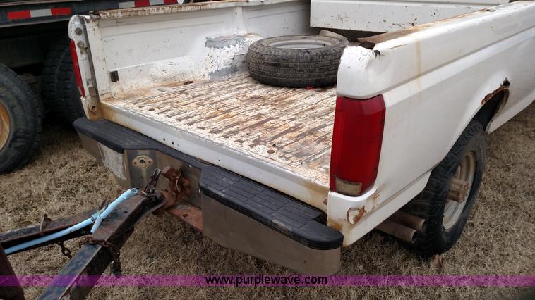 image for item L6124 1996 Ford F250 XL HD pickup truck