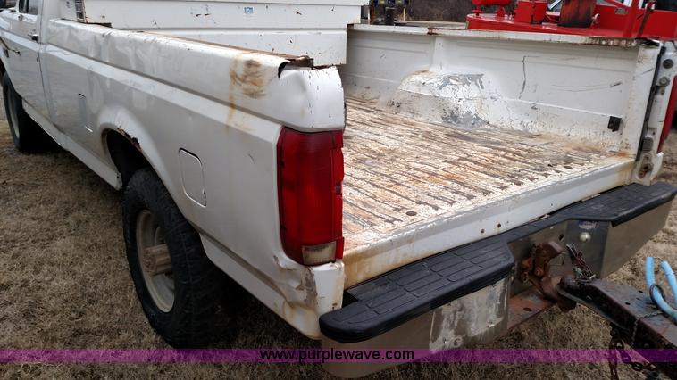 image for item L6124 1996 Ford F250 XL HD pickup truck
