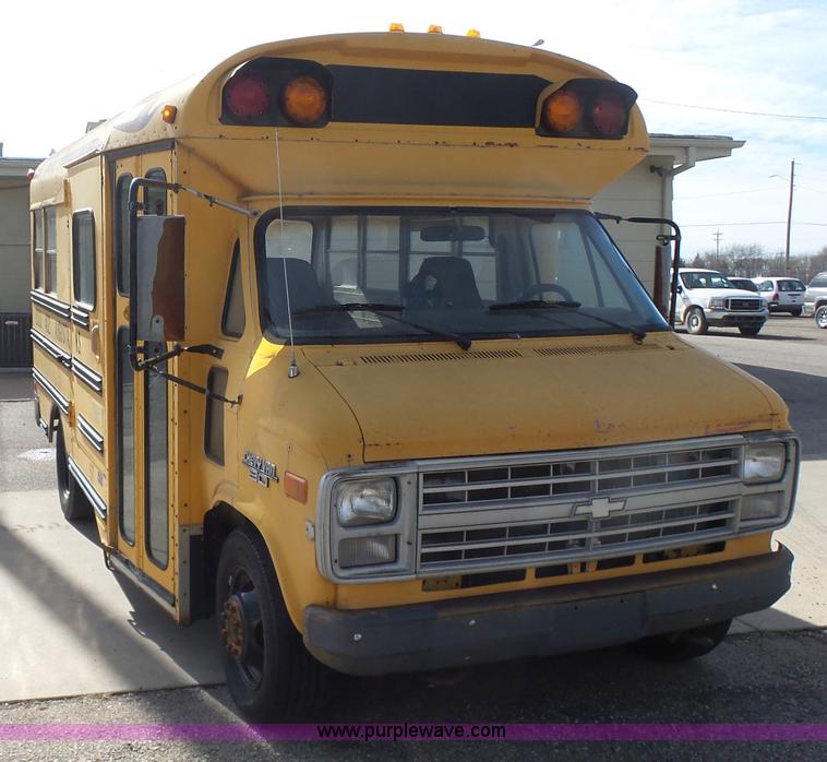 image for item L6211 1990 Chevrolet G30 bus