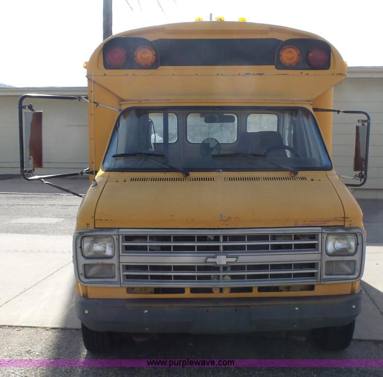 image for item L6211 1990 Chevrolet G30 bus