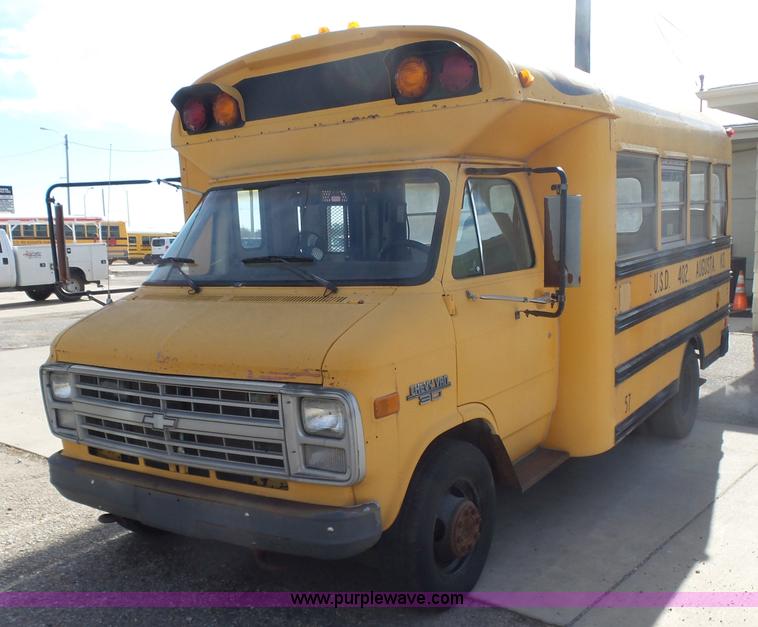 image for item L6211 1990 Chevrolet G30 bus