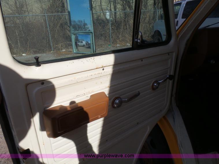 image for item L6211 1990 Chevrolet G30 bus