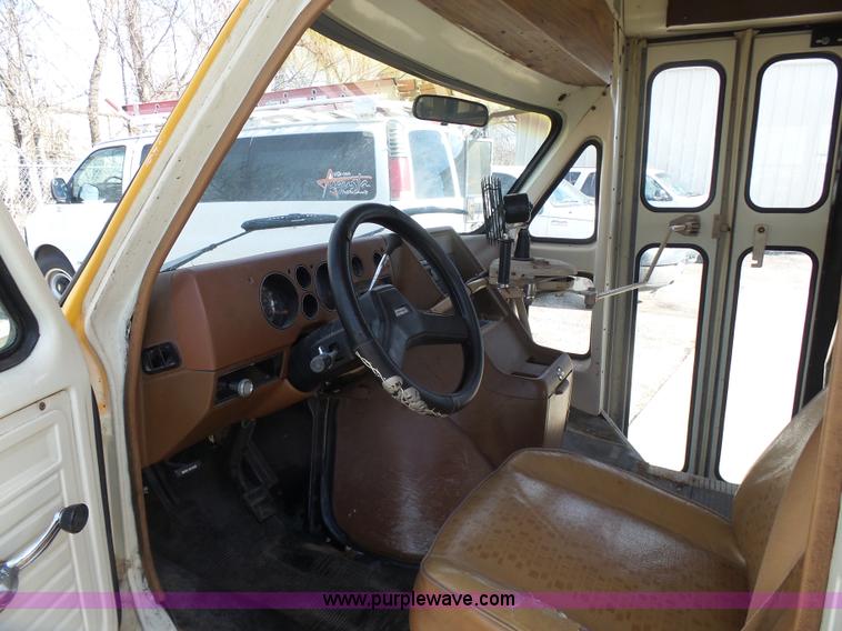 image for item L6211 1990 Chevrolet G30 bus