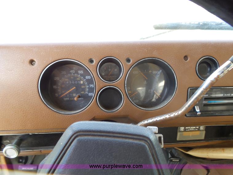 image for item L6211 1990 Chevrolet G30 bus