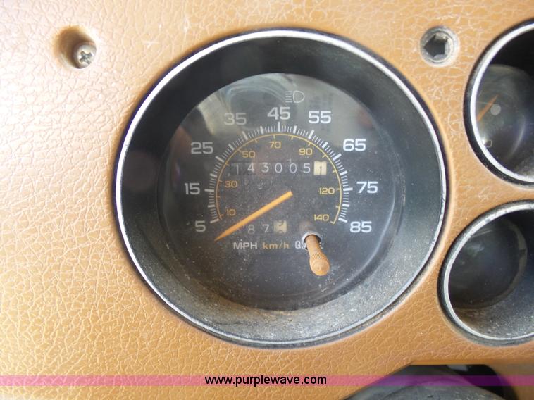 image for item L6211 1990 Chevrolet G30 bus