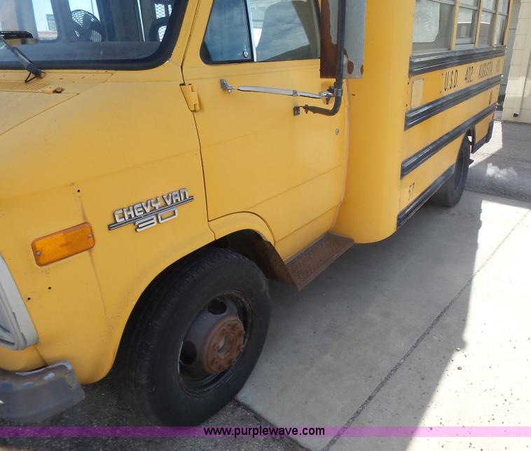 image for item L6211 1990 Chevrolet G30 bus