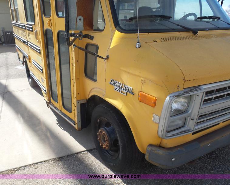 image for item L6211 1990 Chevrolet G30 bus