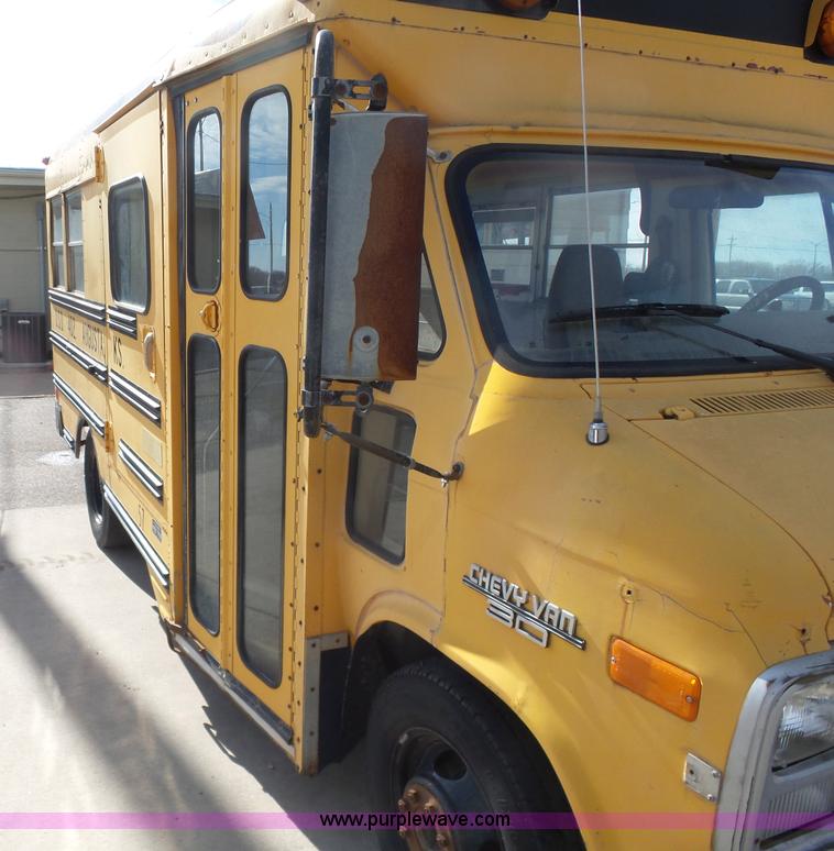 image for item L6211 1990 Chevrolet G30 bus
