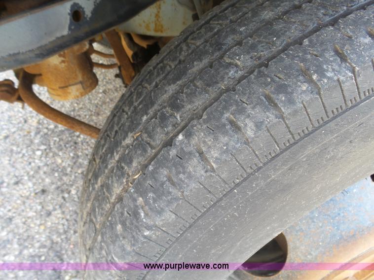 image for item L6211 1990 Chevrolet G30 bus