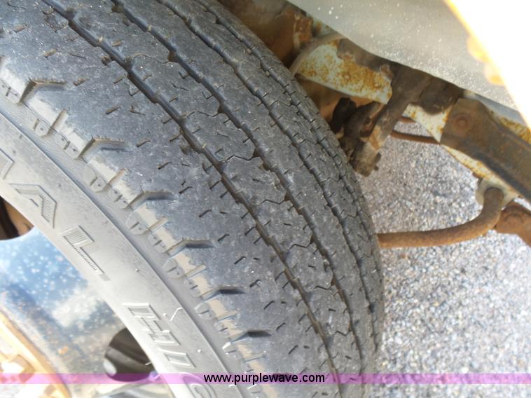 image for item L6211 1990 Chevrolet G30 bus