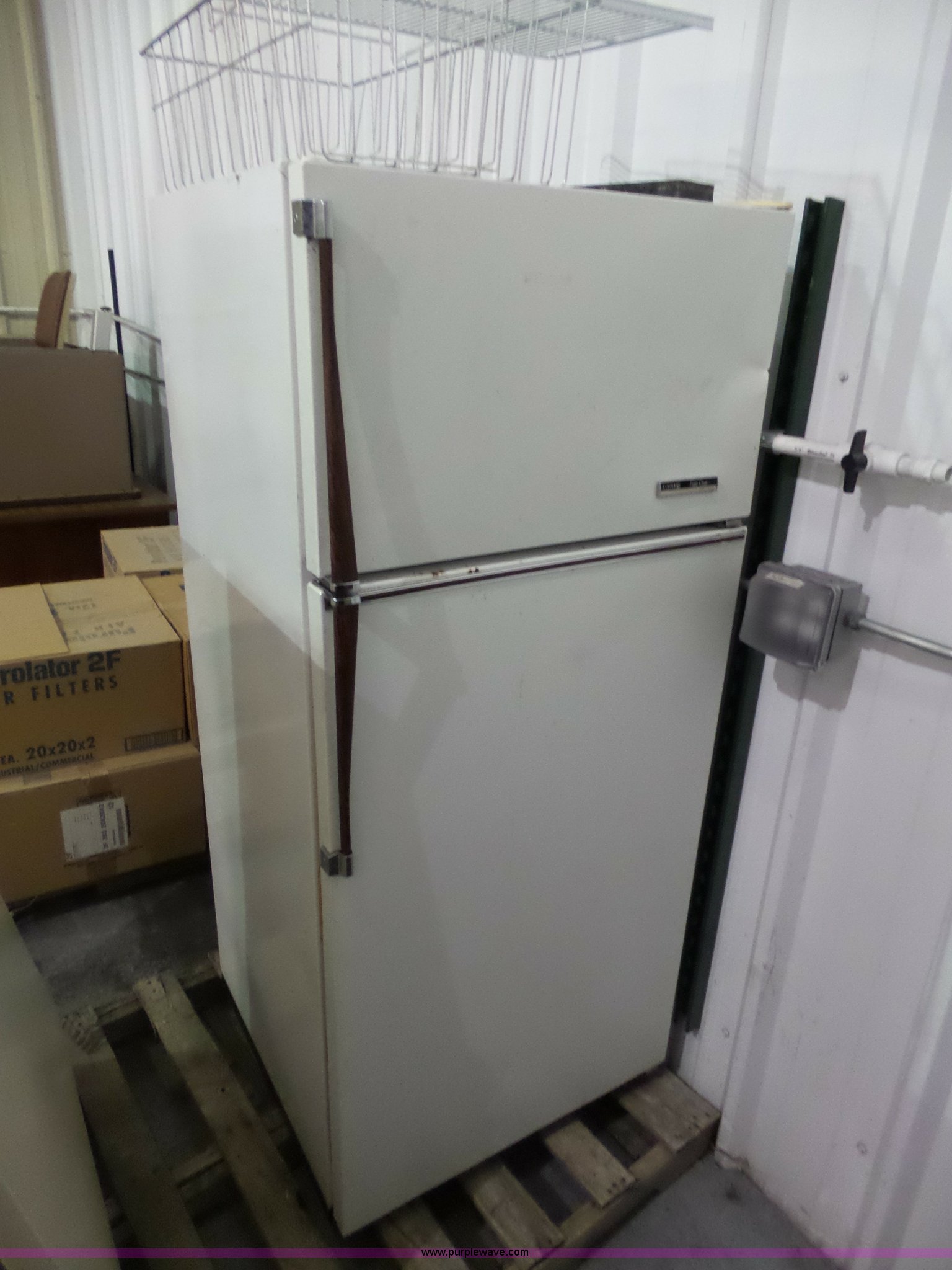 Assorted appliances in Lebanon, MO Item AO9941 sold Purple Wave