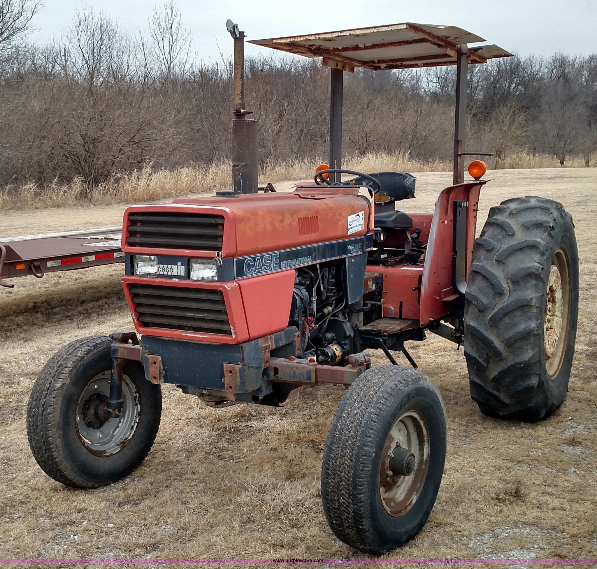 Case 585 tractor in Winfield, KS Item L6118 sold Purple Wave