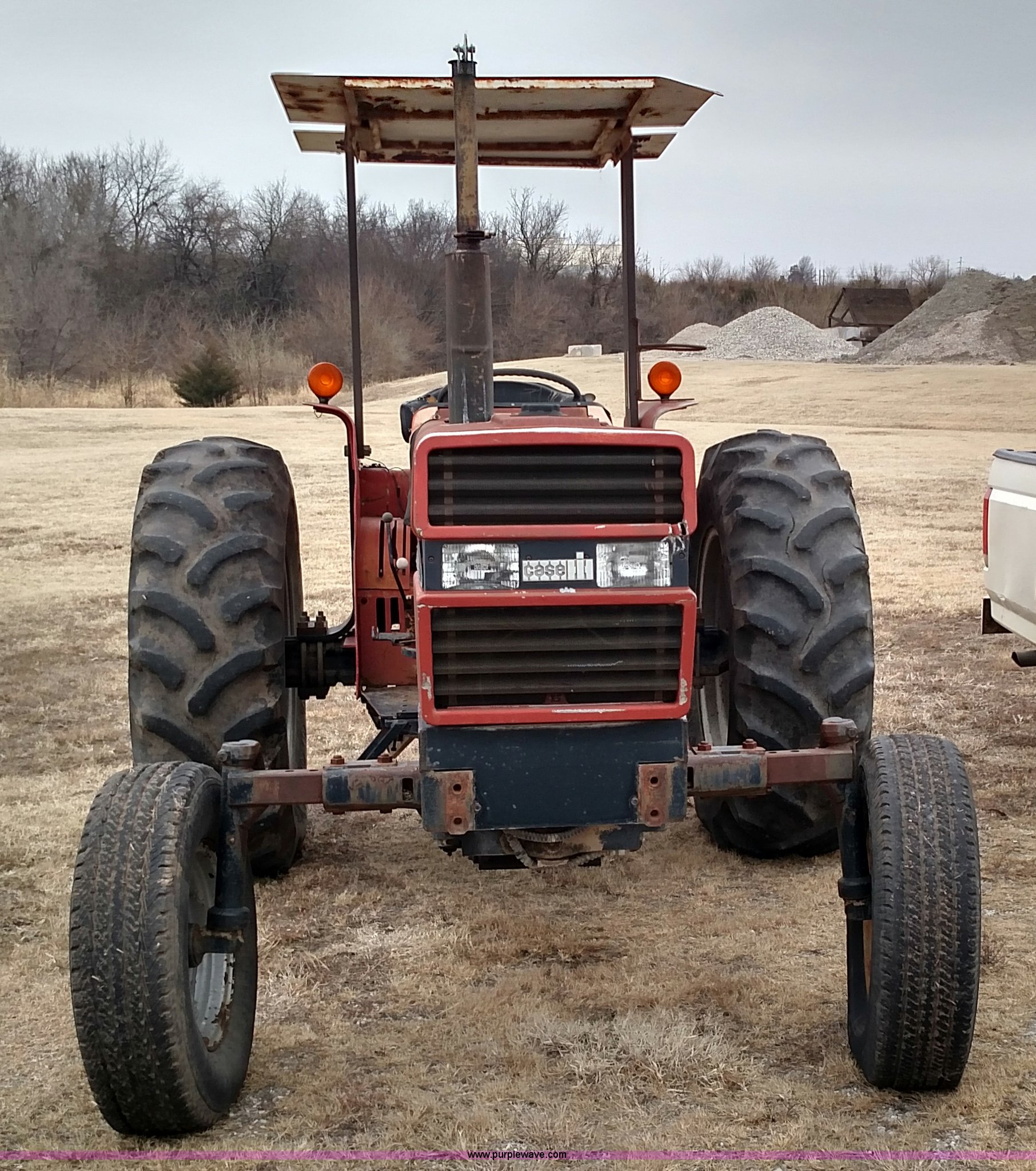 Case 585 tractor in Winfield, KS Item L6118 sold Purple Wave