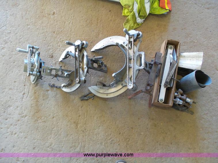 image for item AW9251 Assorted pipe beveling machines and accessories