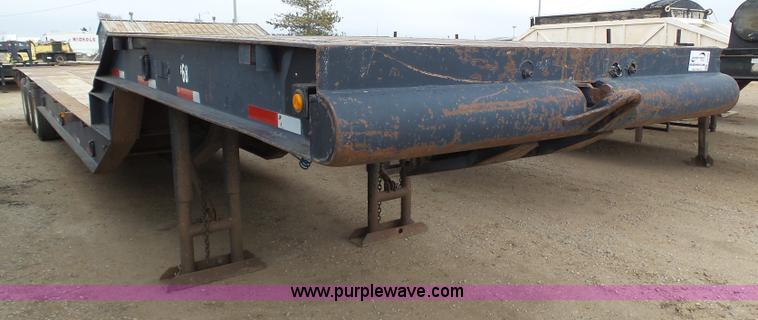 image for item J6752 1981 Vulcan drop deck trailer