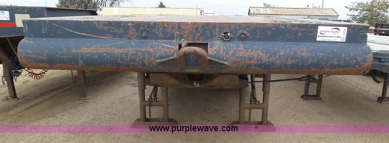 image for item J6752 1981 Vulcan drop deck trailer