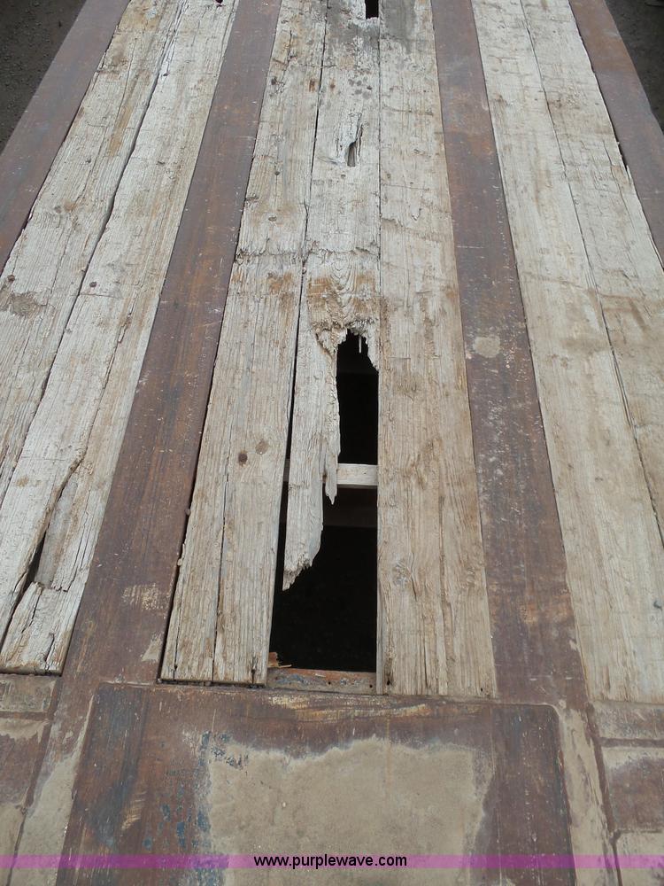 image for item J6752 1981 Vulcan drop deck trailer