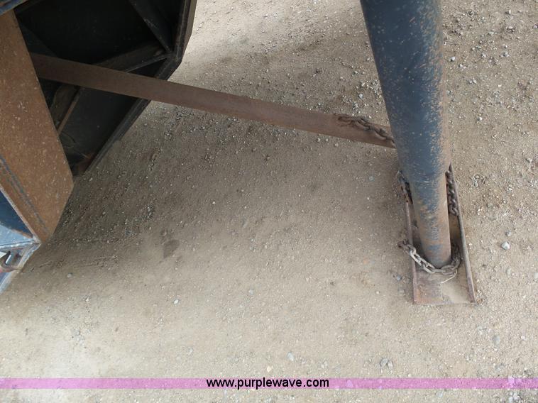 image for item J6752 1981 Vulcan drop deck trailer