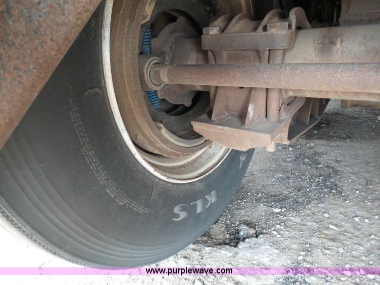 image for item J6752 1981 Vulcan drop deck trailer