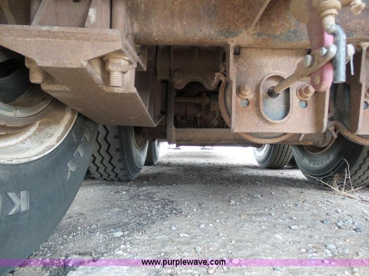 image for item J6752 1981 Vulcan drop deck trailer