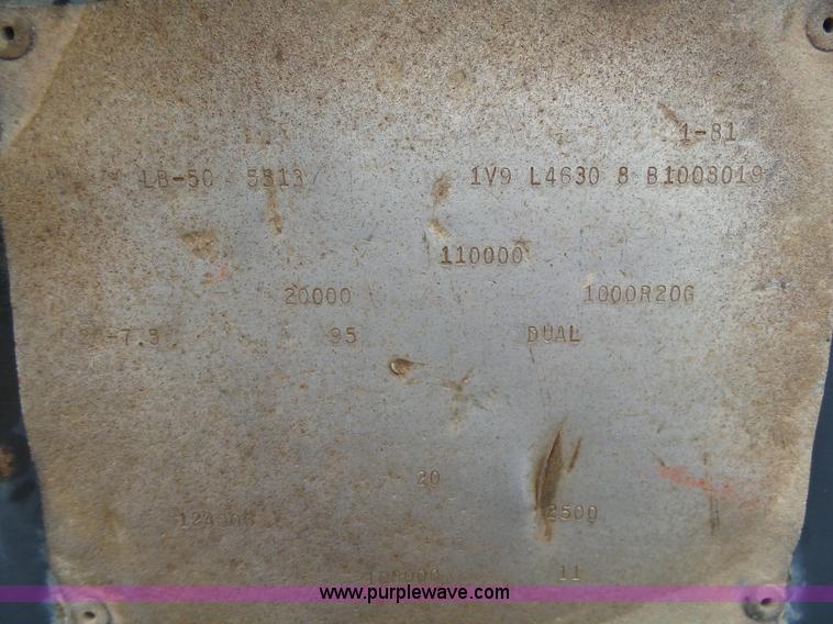 image for item J6752 1981 Vulcan drop deck trailer