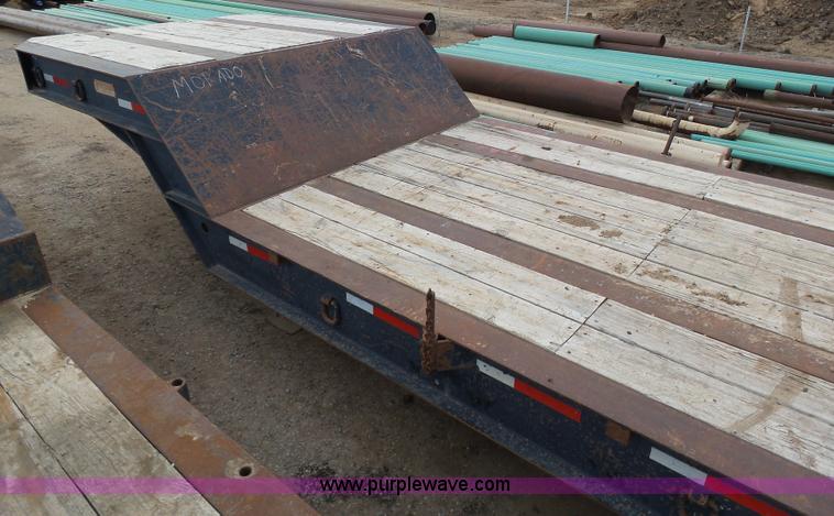 image for item J6753 1981 Vulcan drop deck trailer